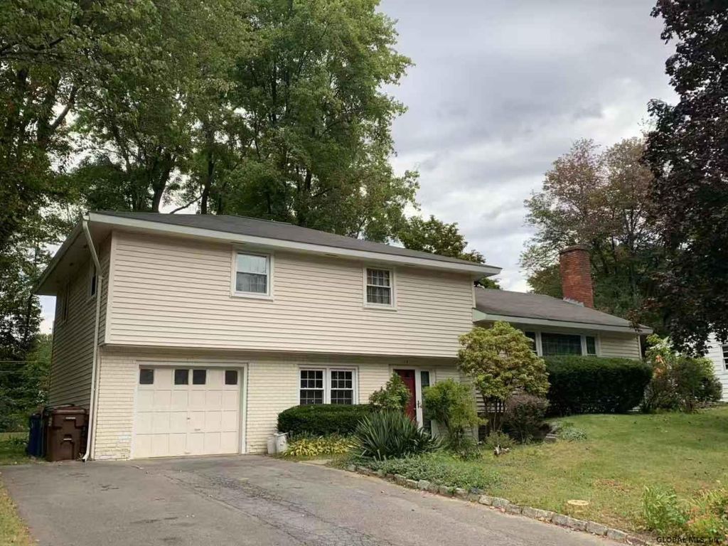 79 Devon Road, Bethlehem, NY 12054