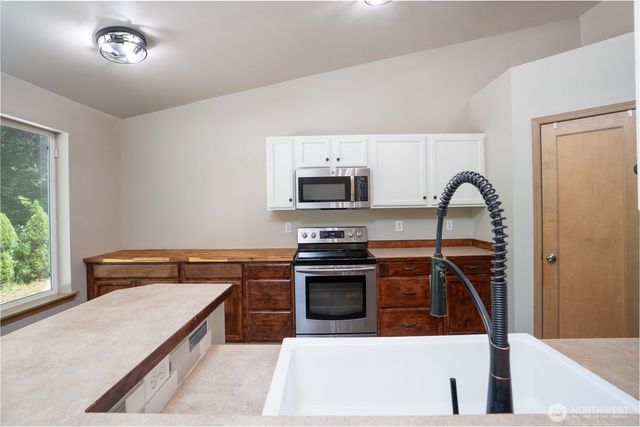 33110 27th Avenue E, Roy, WA 98580
