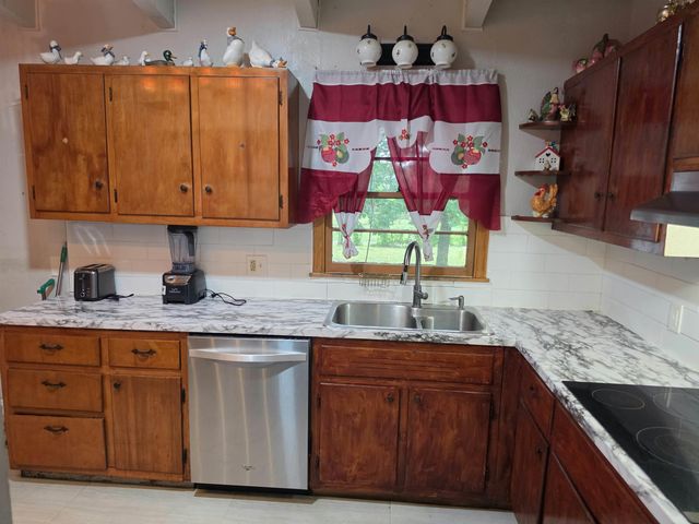 8316 E Morris St, Wichita, KS 67207
