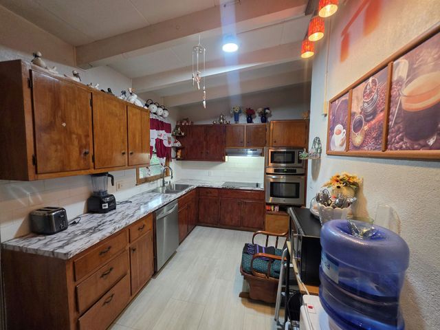 8316 E Morris St, Wichita, KS 67207