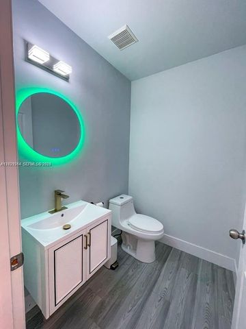 1261 Hayes St, Hollywood, FL 33019