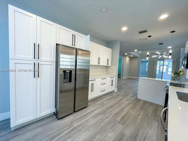 1261 Hayes St, Hollywood, FL 33019