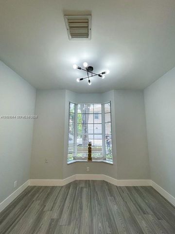 1261 Hayes St, Hollywood, FL 33019