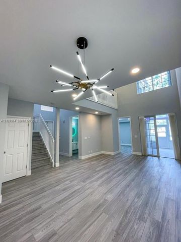 1261 Hayes St, Hollywood, FL 33019