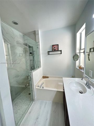 1261 Hayes St, Hollywood, FL 33019