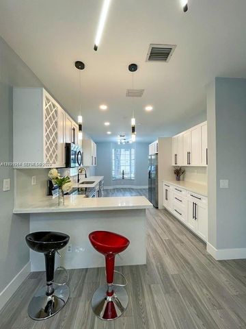 1261 Hayes St, Hollywood, FL 33019
