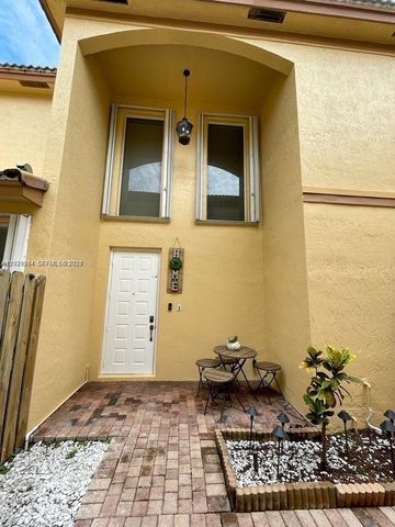 1261 Hayes St, Hollywood, FL 33019