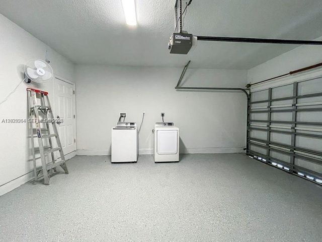 1261 Hayes St, Hollywood, FL 33019