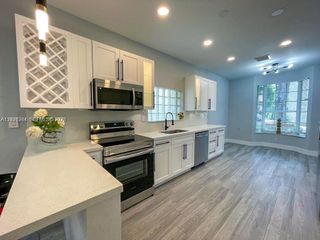1261 Hayes St, Hollywood, FL 33019