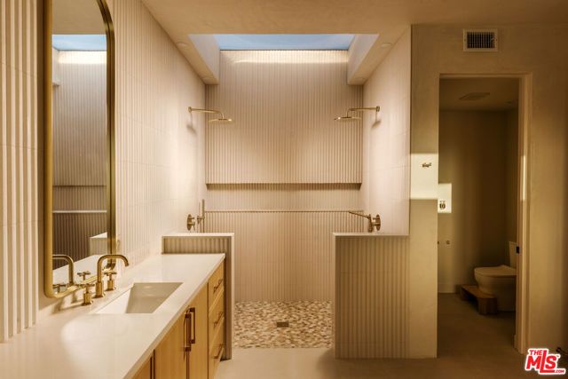 1723 S Corning Street, Los Angeles, CA 90035