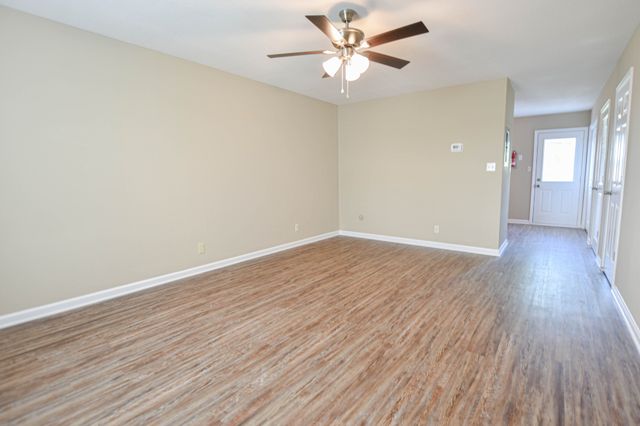 1030 W Creek Coyote Trl Apt A, Clarksville, TN 37042