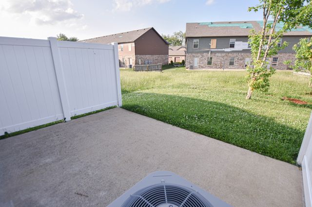 1030 W Creek Coyote Trl Apt A, Clarksville, TN 37042