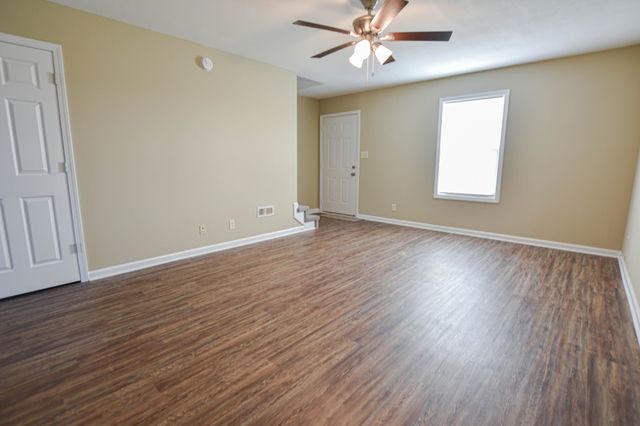 1030 W Creek Coyote Trl Apt A, Clarksville, TN 37042