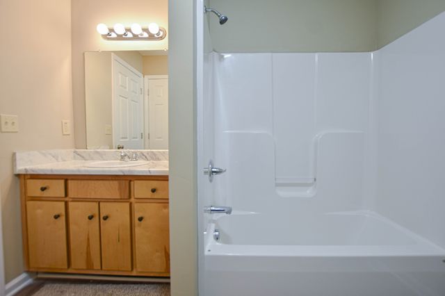 1030 W Creek Coyote Trl Apt A, Clarksville, TN 37042