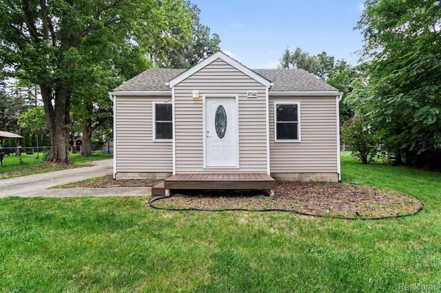 2566 Lee Avenue, Shelby Charter Township, MI 48317
