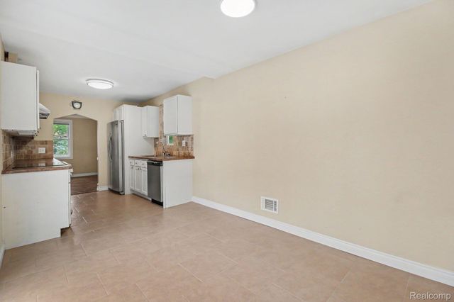 2566 Lee Avenue, Shelby Charter Township, MI 48317