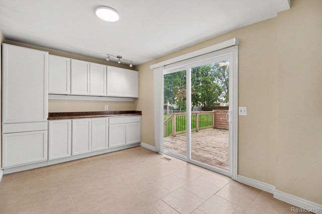 2566 Lee Avenue, Shelby Charter Township, MI 48317