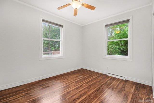 2566 Lee Avenue, Shelby Charter Township, MI 48317