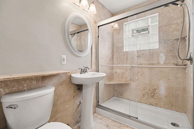2566 Lee Avenue, Shelby Charter Township, MI 48317