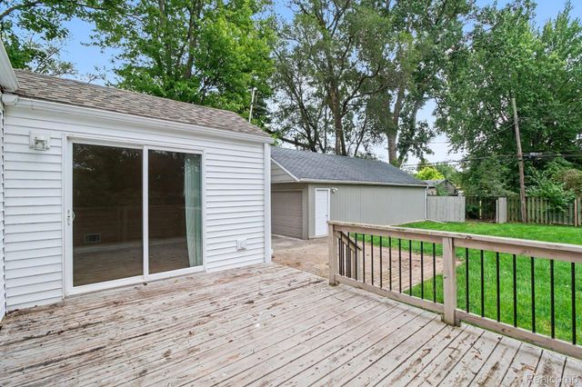2566 Lee Avenue, Shelby Charter Township, MI 48317
