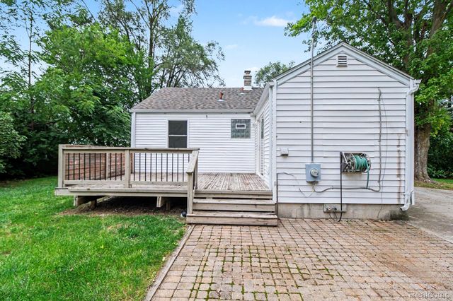 2566 Lee Avenue, Shelby Charter Township, MI 48317