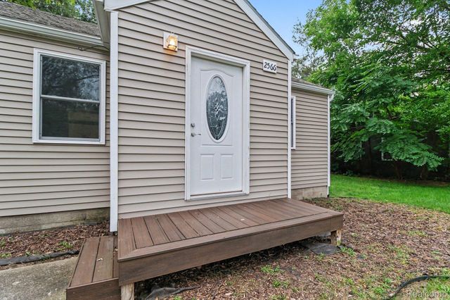 2566 Lee Avenue, Shelby Charter Township, MI 48317