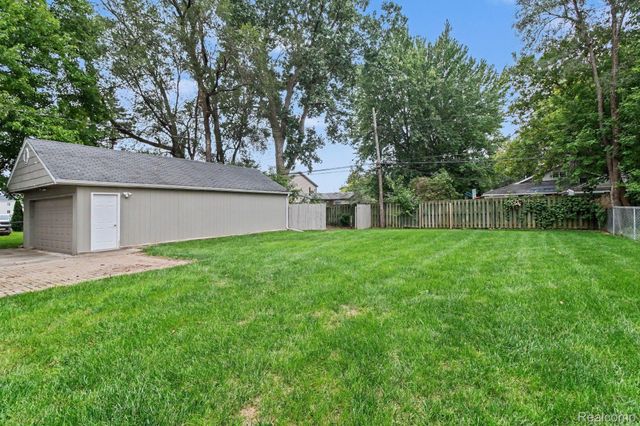2566 Lee Avenue, Shelby Charter Township, MI 48317