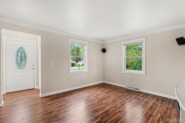 2566 Lee Avenue, Shelby Charter Township, MI 48317