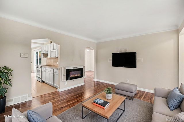 2566 Lee Avenue, Shelby Charter Township, MI 48317