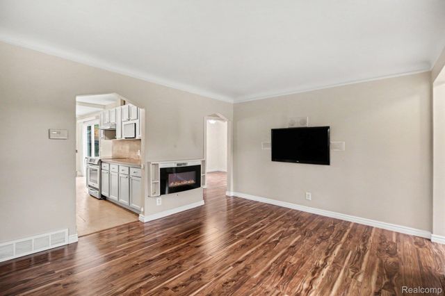 2566 Lee Avenue, Shelby Charter Township, MI 48317