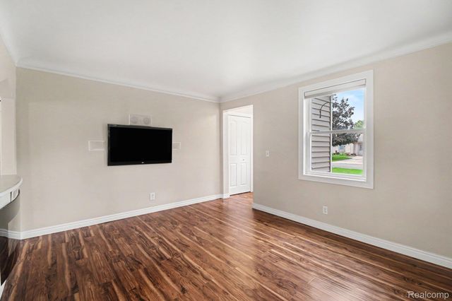 2566 Lee Avenue, Shelby Charter Township, MI 48317