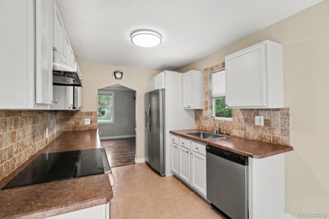 2566 Lee Avenue, Shelby Charter Township, MI 48317