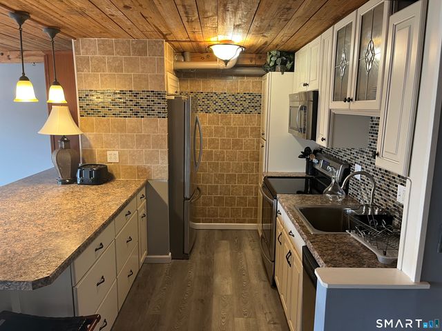 68 Thermos Avenue 212B, Norwich, CT 06360