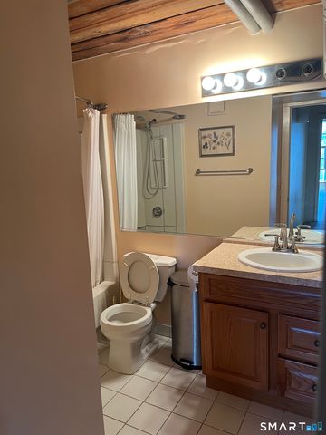 68 Thermos Avenue 212B, Norwich, CT 06360