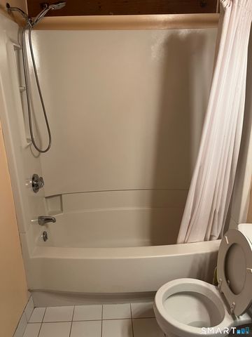 68 Thermos Avenue 212B, Norwich, CT 06360