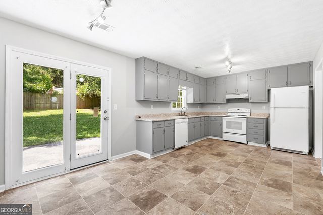 730 Shoreline Trail SE, Conyers, GA 30094