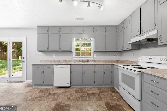 730 Shoreline Trail SE, Conyers, GA 30094