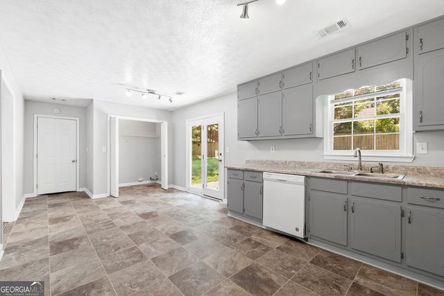 730 Shoreline Trail SE, Conyers, GA 30094