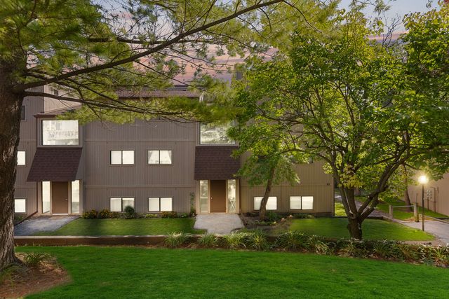 49 Oak Hill Colony 12, Fox Lake, IL 60020