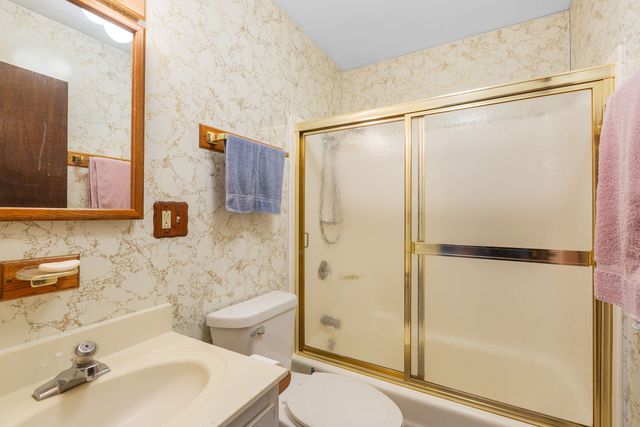 49 Oak Hill Colony 12, Fox Lake, IL 60020