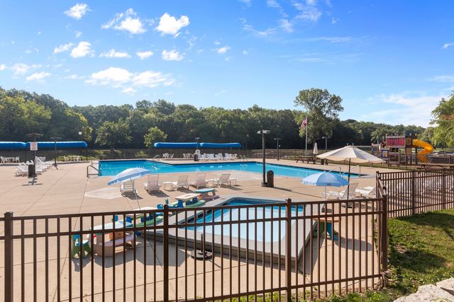 49 Oak Hill Colony 12, Fox Lake, IL 60020