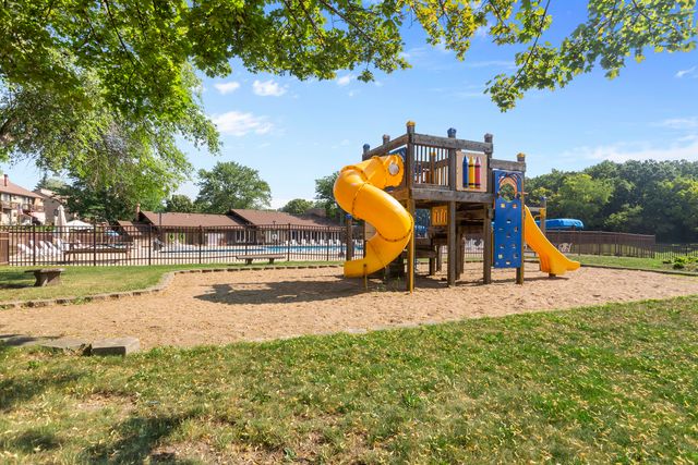 49 Oak Hill Colony 12, Fox Lake, IL 60020