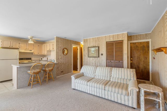 49 Oak Hill Colony 12, Fox Lake, IL 60020