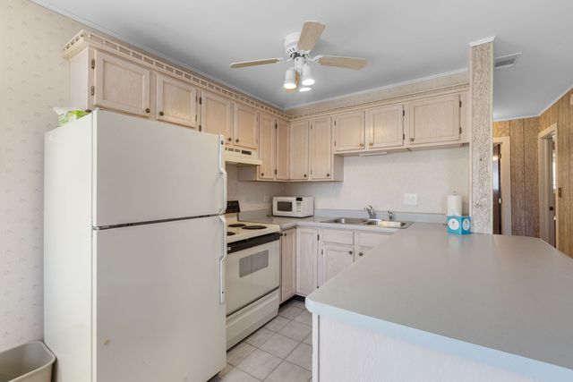 49 Oak Hill Colony 12, Fox Lake, IL 60020