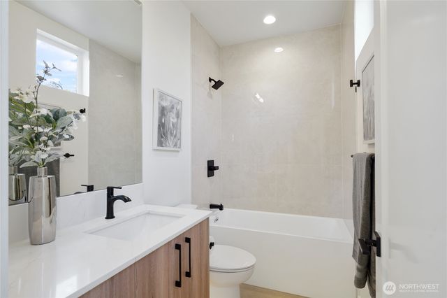 9013 14th Avenue SW, Seattle, WA 98106
