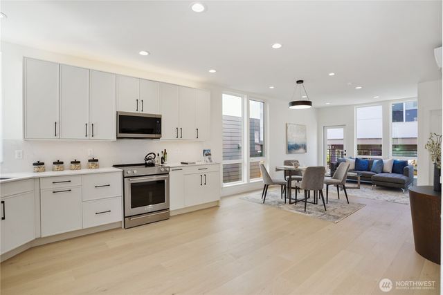 9013 14th Avenue SW, Seattle, WA 98106
