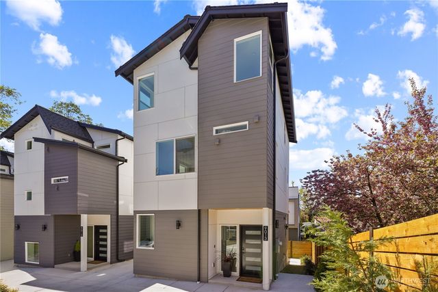 9013 14th Avenue SW, Seattle, WA 98106