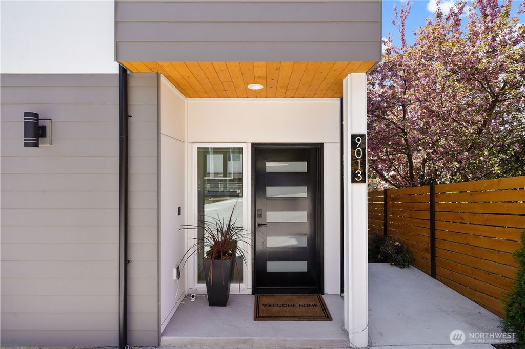 9013 14th Avenue SW, Seattle, WA 98106