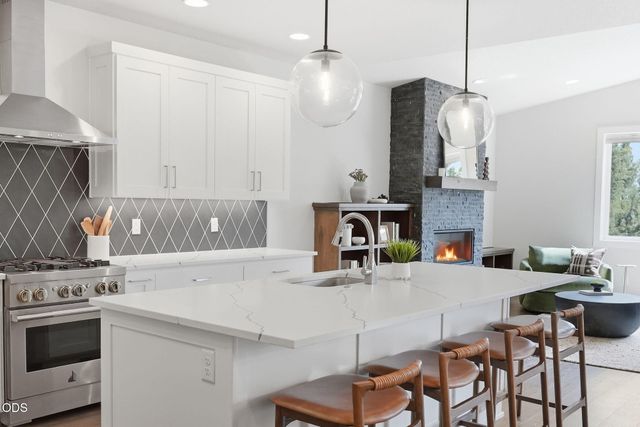 2621 NW Sky Vista Court, Bend, OR 97703