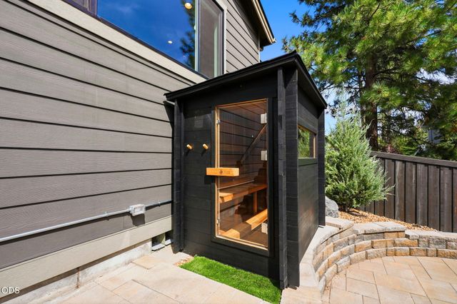 2621 NW Sky Vista Court, Bend, OR 97703
